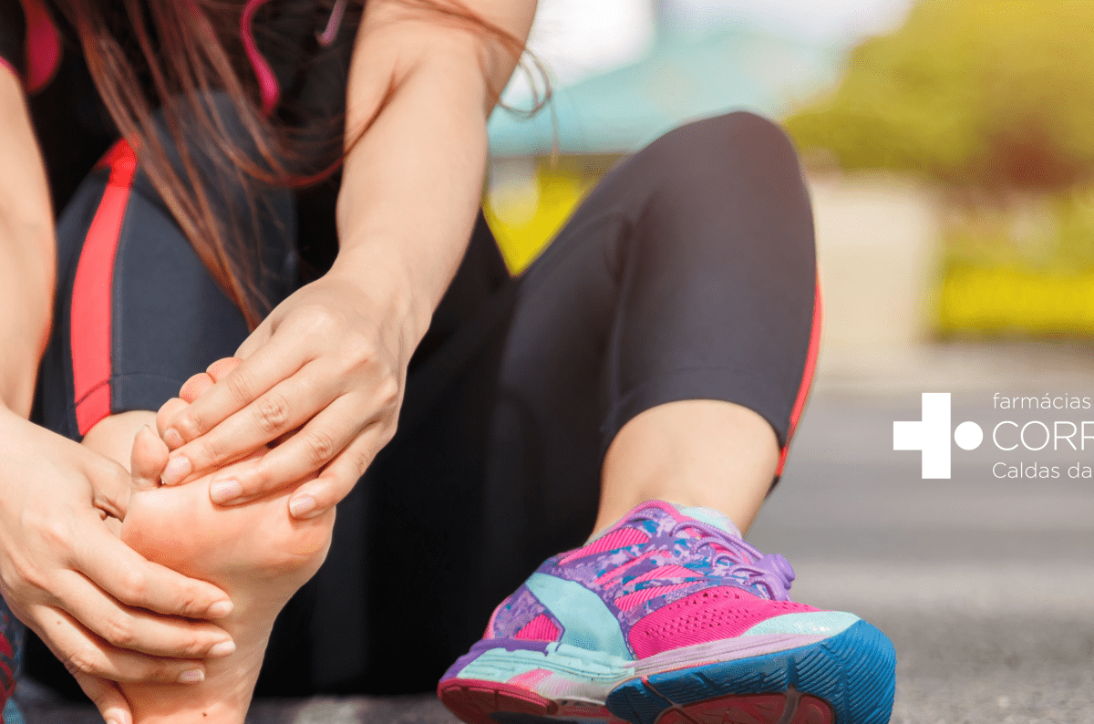 Mau odor nos pés: causas, pé de atleta e tratamento